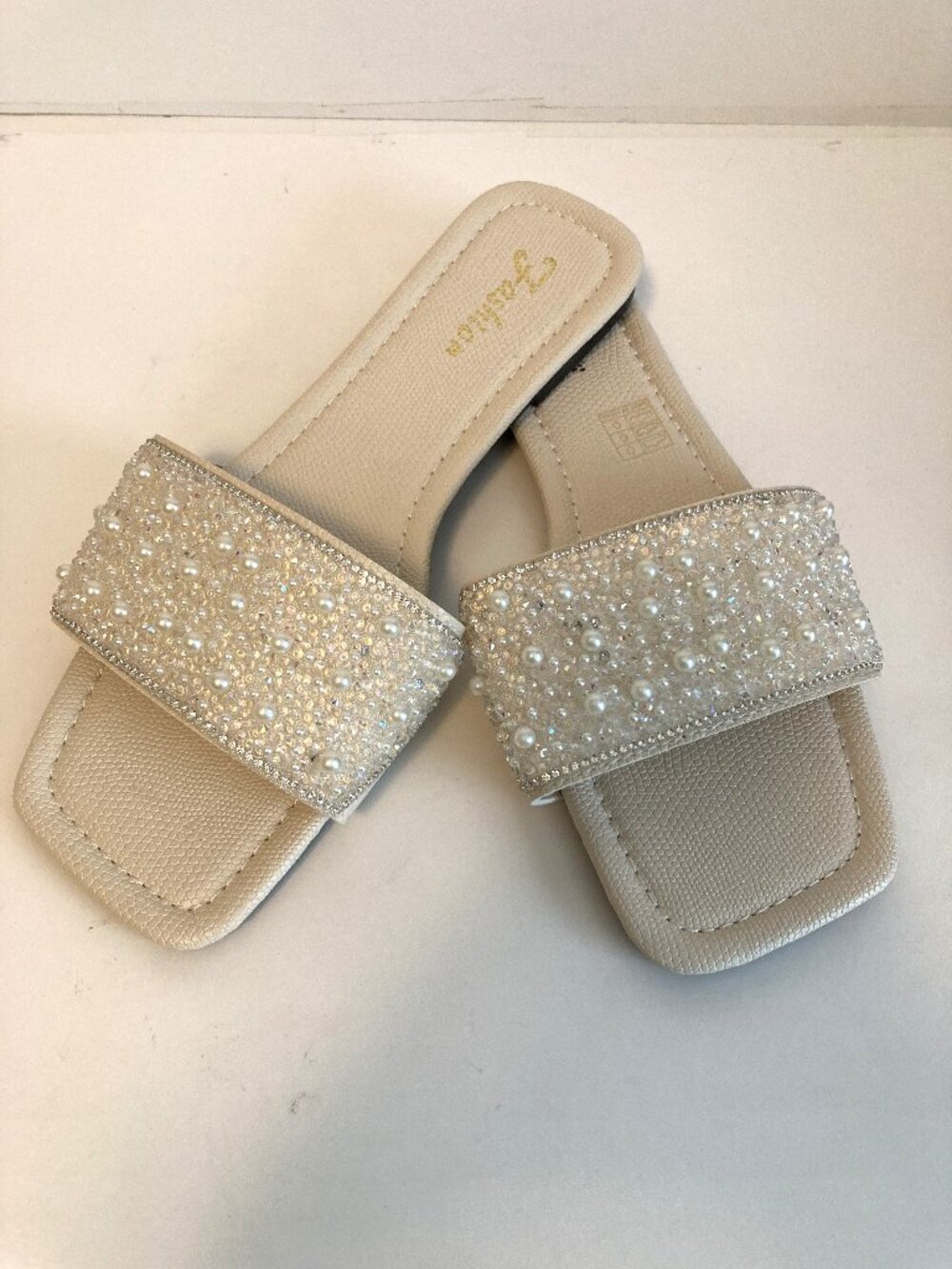 Fashion Pearl and Rhinestone Slide Sandals/ Cream/ Size 10.5